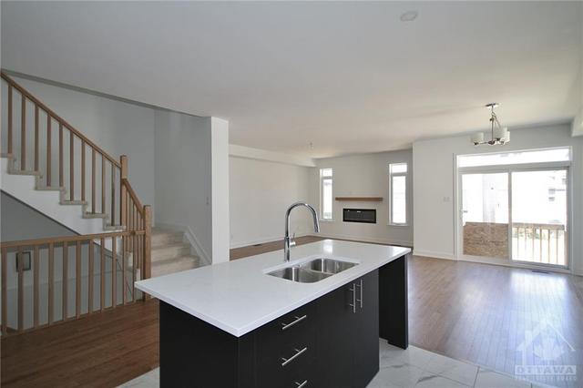 21 Peony Lane, House detached with 4 bedrooms, 3 bathrooms and 4 parking in Ottawa ON | Image 3