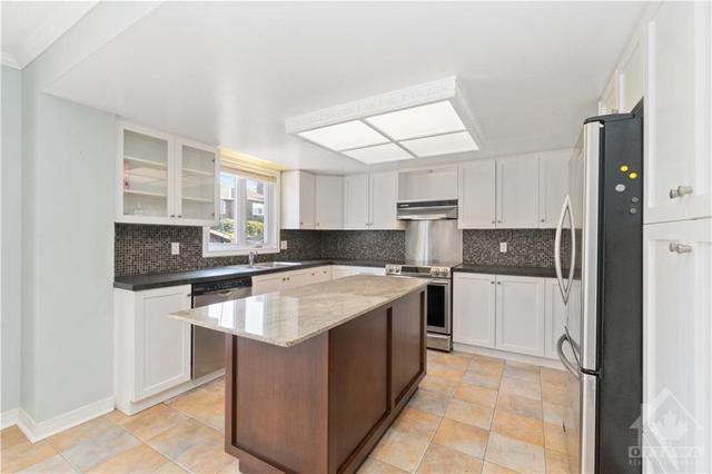 23 Hime Crescent, House detached with 4 bedrooms, 4 bathrooms and 4 parking in Ottawa ON | Image 6
