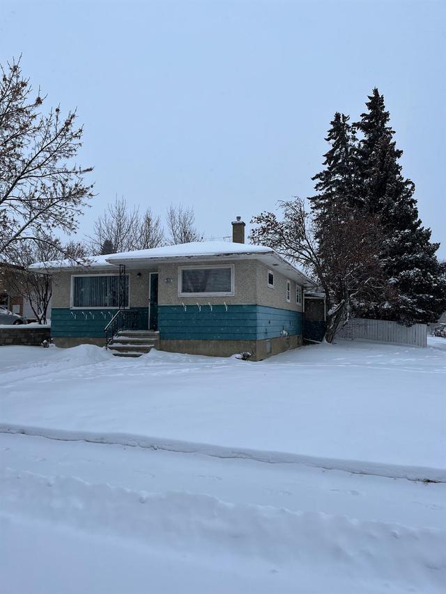311 18 Street N, House detached with 3 bedrooms, 1 bathrooms and 1 parking in Lethbridge AB | Image 2
