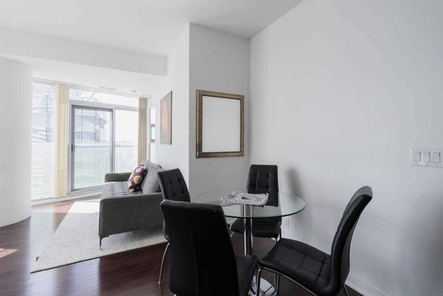 6105 - 14 York St, Condo with 2 bedrooms, 2 bathrooms and 1 parking in Toronto ON | Image 7