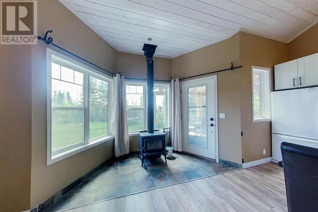 2000 2 Avenue, House detached with 3 bedrooms, 2 bathrooms and 10 parking in Red Deer County AB | Image 9