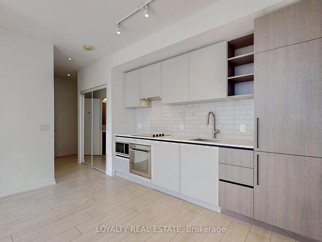 3602 - 55 Mercer St, Condo with 3 bedrooms, 2 bathrooms and 0 parking in Toronto ON | Image 5