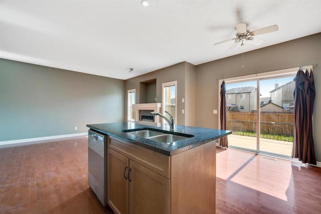 570 Luxstone Landing Sw, House detached with 3 bedrooms, 2 bathrooms and 4 parking in Airdrie AB | Image 5
