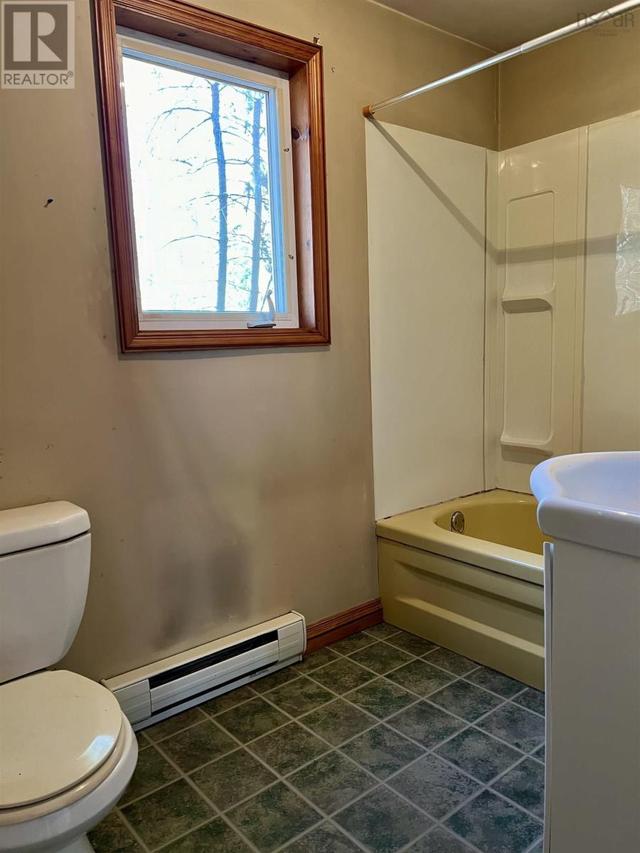 1767 Highway 103, House detached with 2 bedrooms, 1 bathrooms and null parking in Shelburne MD NS | Image 13