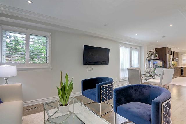 29 Silversted Dr, House attached with 3 bedrooms, 4 bathrooms and 6 parking in Toronto ON | Image 2