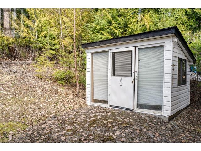 7451 Estate Drive, House detached with 3 bedrooms, 2 bathrooms and 4 parking in Columbia Shuswap F BC | Image 33