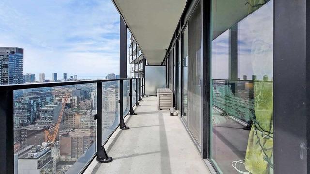 2509 - 125 Peter St, Condo with 2 bedrooms, 1 bathrooms and 1 parking in Toronto ON | Image 11