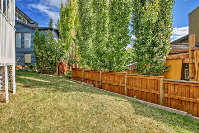 12 Stradwick Way Sw, House detached with 3 bedrooms, 2 bathrooms and 5 parking in Calgary AB | Image 46