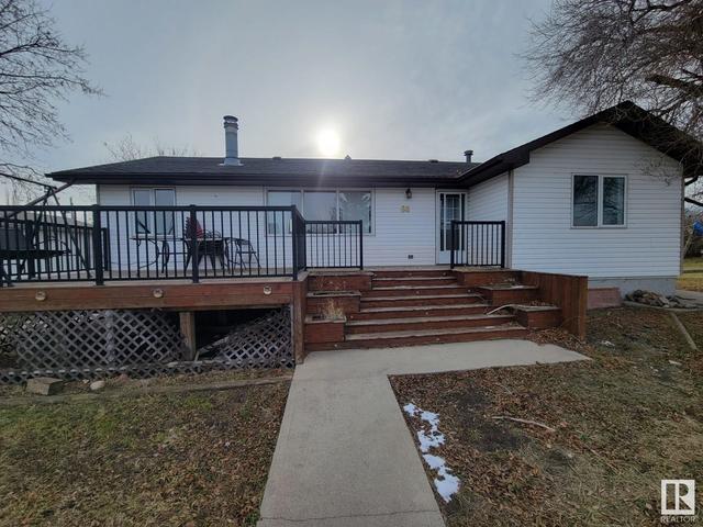 88 Main St, House detached with 6 bedrooms, 2 bathrooms and null parking in Edberg AB | Image 5