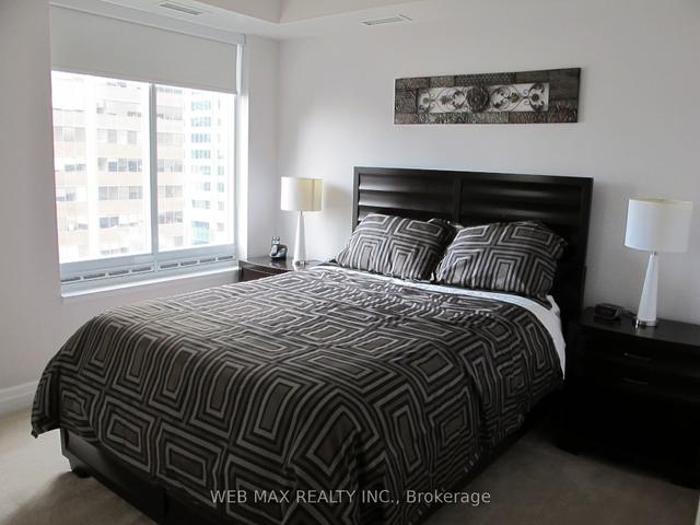 1004 - 35 Balmuto St, Condo with 1 bedrooms, 2 bathrooms and 0 parking in Toronto ON | Image 11