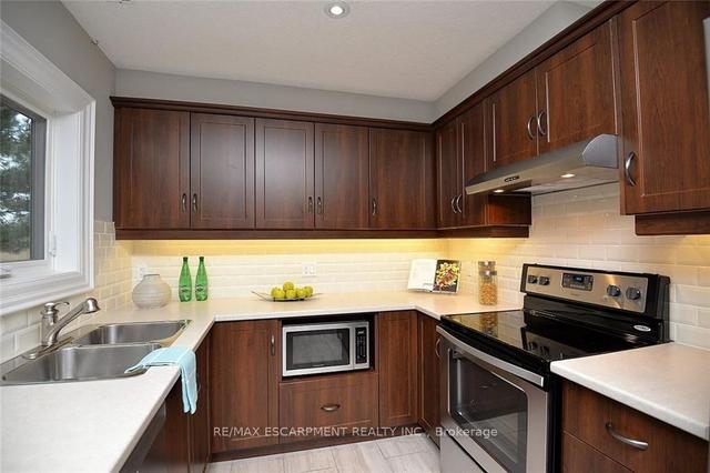 41 Sister Kern Terr, Townhouse with 1 bedrooms, 2 bathrooms and 2 parking in Hamilton ON | Image 9