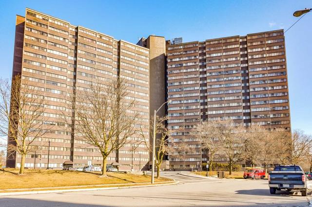 609 - 11 Wincott Dr, Condo with 3 bedrooms, 2 bathrooms and 1 parking in Toronto ON | Image 1