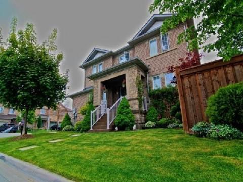27 Trudelle Cres, House detached with 4 bedrooms, 4 bathrooms and 4 parking in Brampton ON | Image 2