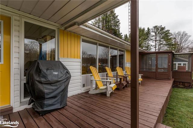 1070 Cowbell Lane, House detached with 3 bedrooms, 1 bathrooms and 8 parking in Gravenhurst ON | Image 2