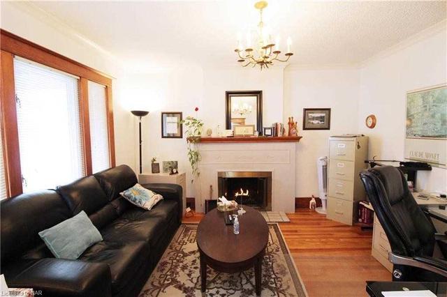 126 Niagara St, House detached with 4 bedrooms, 2 bathrooms and 8 parking in St. Catharines ON | Image 3