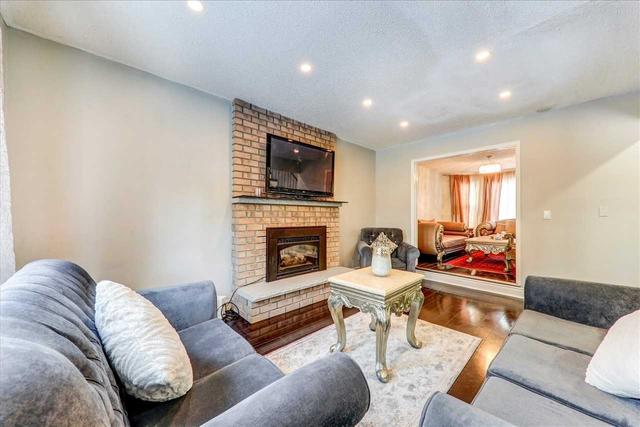 12 Kingsway Gate, House detached with 4 bedrooms, 4 bathrooms and 5 parking in Clarington ON | Image 2