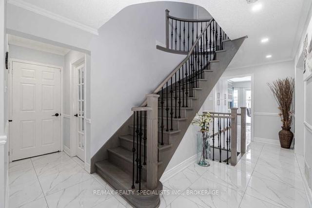 19 Red Cedar Cres, House detached with 4 bedrooms, 4 bathrooms and 6 parking in Brampton ON | Image 7