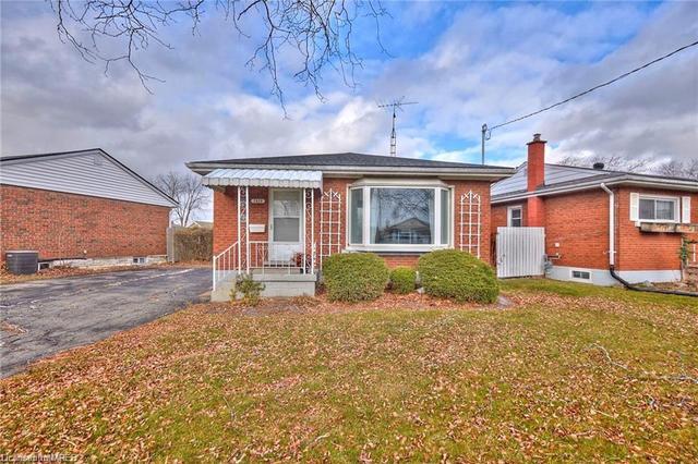7610 Wilson Crescent, House detached with 3 bedrooms, 1 bathrooms and null parking in Niagara Falls ON | Image 1