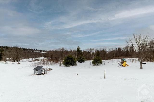2427 Calabogie Road, House detached with 3 bedrooms, 2 bathrooms and 6 parking in Greater Madawaska ON | Image 27