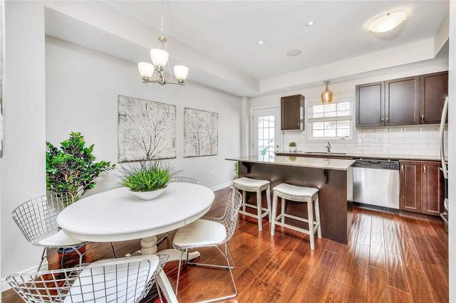 8 Hyde Park Mews, Condo with 2 bedrooms, 3 bathrooms and 1 parking in Kitchener ON | Image 3
