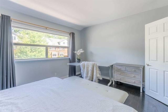 902 Woodbine Ave, House semidetached with 3 bedrooms, 3 bathrooms and 2 parking in Toronto ON | Image 27