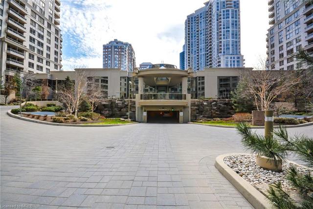 2330 - 3888 Duke Of York Boulevard, House attached with 2 bedrooms, 2 bathrooms and 2 parking in Mississauga ON | Image 1