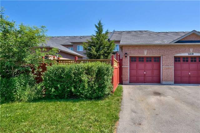 5021 Corporate Dr, House attached with 3 bedrooms, 3 bathrooms and 1 parking in Burlington ON | Image 2