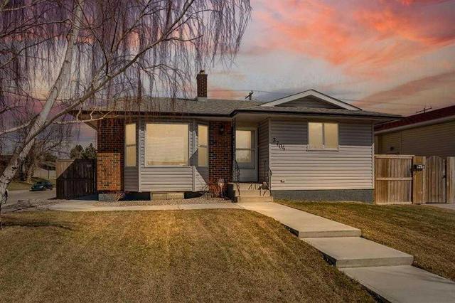 3704 28 Street Se, House detached with 4 bedrooms, 2 bathrooms and 2 parking in Calgary AB | Image 1