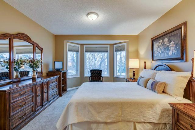 133 Sienna Park Green Sw, Home with 3 bedrooms, 2 bathrooms and 4 parking in Calgary AB | Image 14
