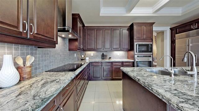 176 Orleans Circ, House detached with 5 bedrooms, 6 bathrooms and 7 parking in Vaughan ON | Image 2