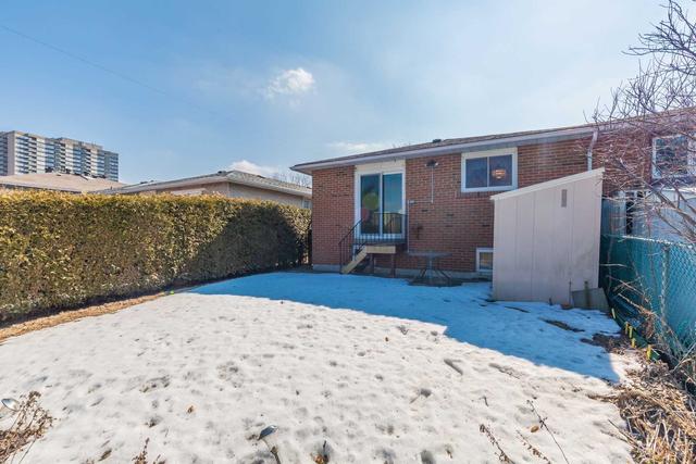 35 Heatherside Dr, House semidetached with 3 bedrooms, 2 bathrooms and 3 parking in Toronto ON | Image 21