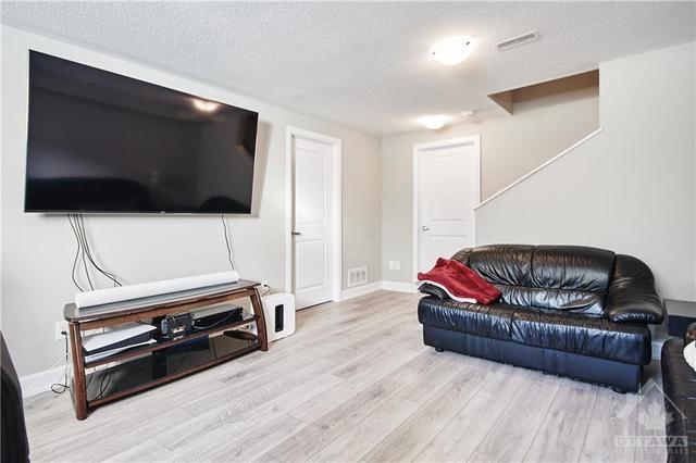 66 Damselfish Walk, Townhouse with 3 bedrooms, 3 bathrooms and 3 parking in Ottawa ON | Image 29