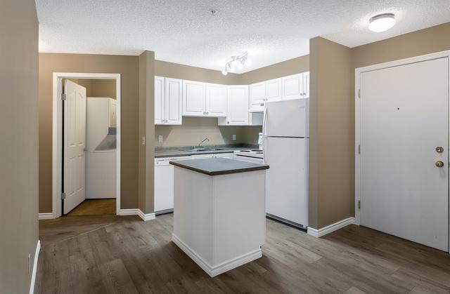 103 - 4000 Sommervale Court Sw, Condo with 2 bedrooms, 2 bathrooms and 1 parking in Calgary AB | Image 3