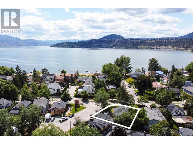 1967 Abbott Street, House detached with 2 bedrooms, 1 bathrooms and 1 parking in Kelowna BC | Image 1
