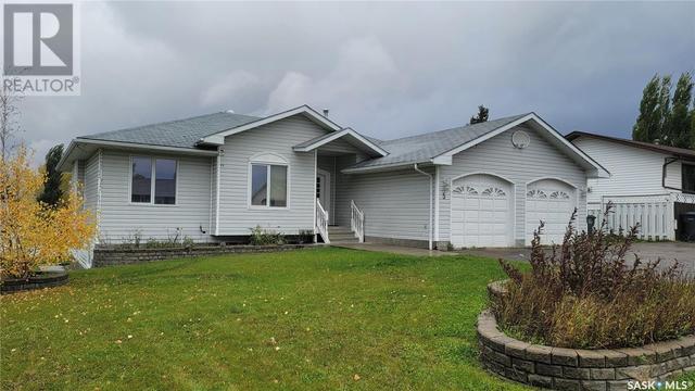 5 Marion Crescent, House detached with 4 bedrooms, 3 bathrooms and null parking in Meadow Lake SK | Image 1