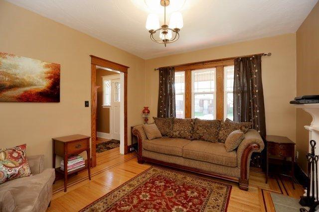 24 Ottawa St S, House detached with 3 bedrooms, 2 bathrooms and 2 parking in Hamilton ON | Image 4
