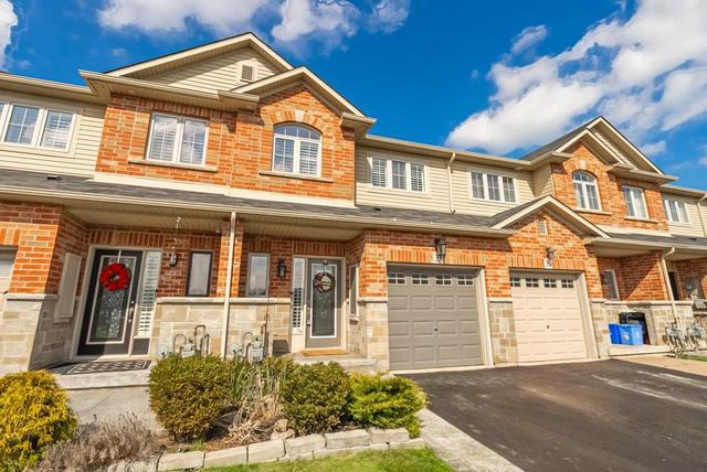 33 Redcedar Crescent, House attached with 3 bedrooms, 1 bathrooms and 1 parking in Hamilton ON | Image 3