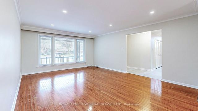 21 Pitkin Crt, House detached with 3 bedrooms, 2 bathrooms and 5 parking in Toronto ON | Image 36