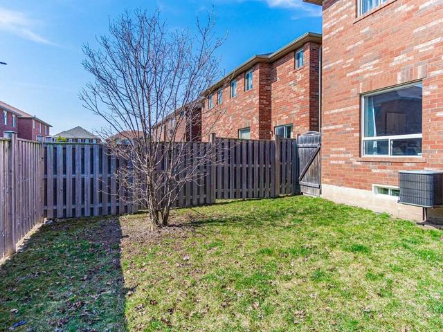 11 Commodore Dr, House semidetached with 4 bedrooms, 4 bathrooms and 2 parking in Brampton ON | Image 24
