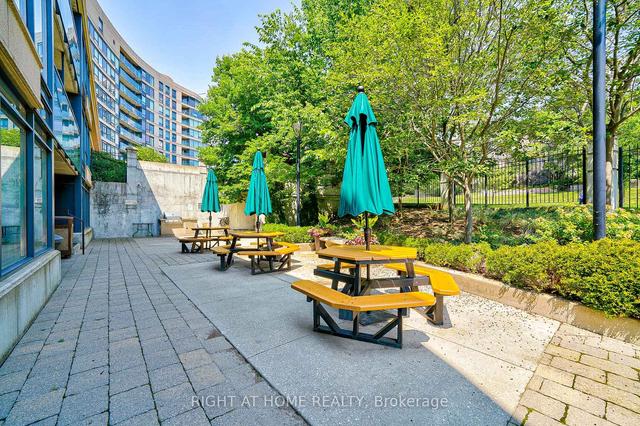 813 - 18 Valley Woods Rd, Condo with 2 bedrooms, 2 bathrooms and 1 parking in Toronto ON | Image 11