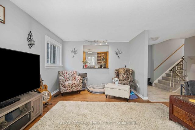 9 Chopin Crt, House detached with 4 bedrooms, 2 bathrooms and 4 parking in Whitby ON | Image 6
