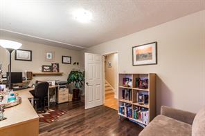 2925 Lathom Crescent Sw, House detached with 4 bedrooms, 2 bathrooms and 3 parking in Calgary AB | Image 3