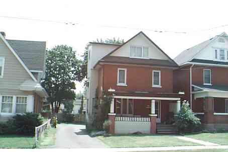 139 Brock St E, House detached with 3 bedrooms, 4 bathrooms and 5 parking in Oshawa ON | Image 1