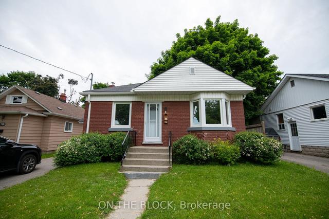 174 Gibbons St, House detached with 2 bedrooms, 1 bathrooms and 2 parking in Oshawa ON | Image 1