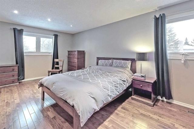 26 Mercer Cres, House detached with 3 bedrooms, 4 bathrooms and 6 parking in Markham ON | Image 2