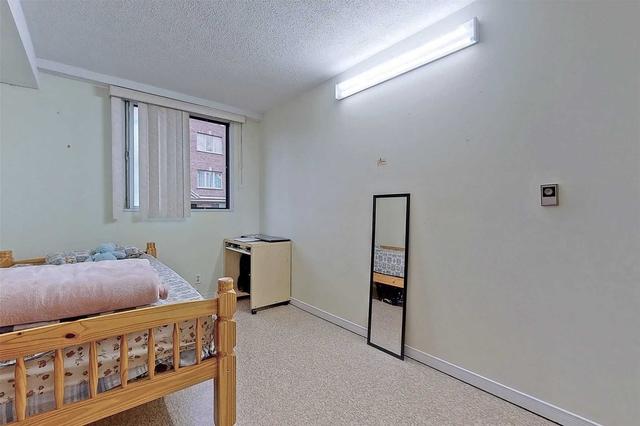 105 - 18 Holborn Crt, Condo with 2 bedrooms, 2 bathrooms and 1 parking in Kitchener ON | Image 13