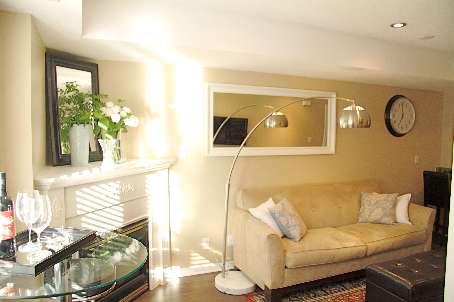 th809 - 12 Sudbury St, Townhouse with 2 bedrooms, 1 bathrooms and 1 parking in Toronto ON | Image 2