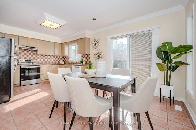 2152 Golden Orchard Tr, House detached with 3 bedrooms, 3 bathrooms and 3 parking in Oakville ON | Image 3