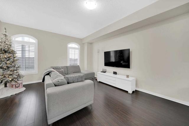 1371 Salem Rd N, House attached with 3 bedrooms, 3 bathrooms and 3 parking in Ajax ON | Image 5