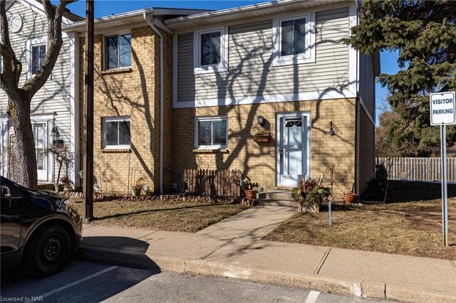15 - 38 Elma Street, House attached with 3 bedrooms, 1 bathrooms and null parking in St. Catharines ON | Image 1